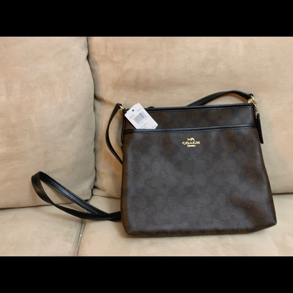 File Crossbody